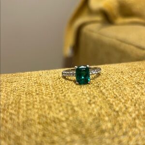 Elegant Silver and Green Gemstone Ring